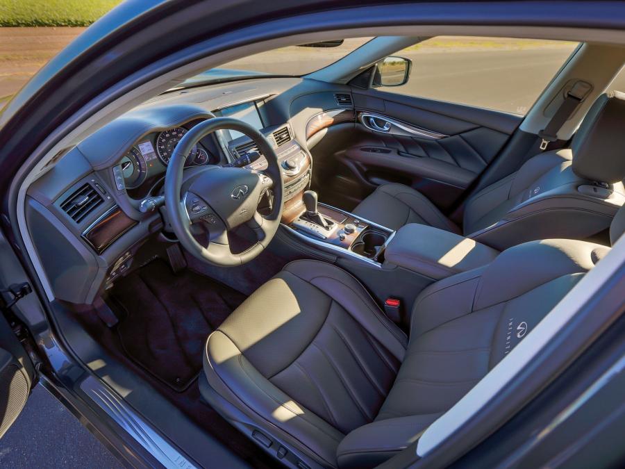  Infiniti Q70 5.6 2013 года  (фото 7 из 7)